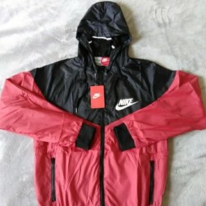 Hot new Womens size Medium Nike Windrunner Athletic windbreaker jacket